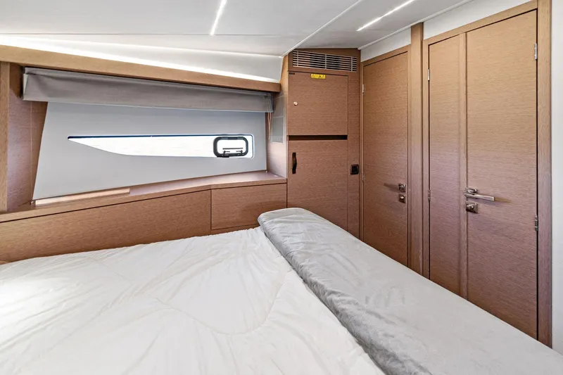 Spirit Led Yacht Photos Pics 2022 Prestige 420 Flybridge- SPIRIT LED- VIP Stateroom