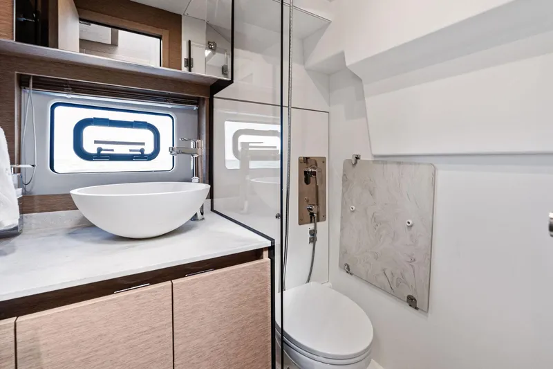 Spirit Led Yacht Photos Pics 2022 Prestige 420 Flybridge- SPIRIT LED- VIP Head