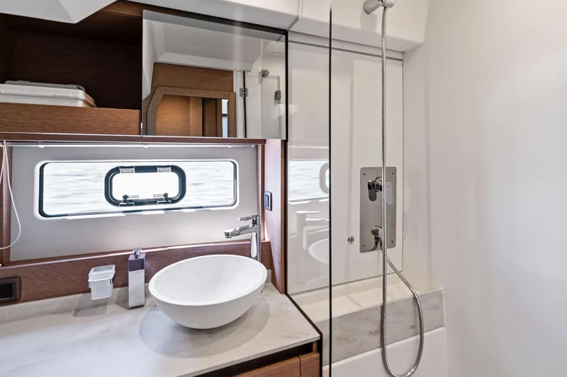 Spirit Led Yacht Photos Pics 2022 Prestige 420 Flybridge- Spirit Led- Master Head