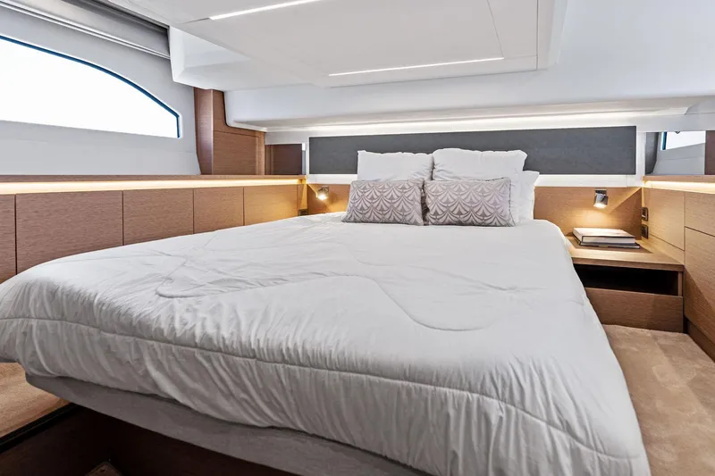 Spirit Led Yacht Photos Pics 2022 Prestige 420 Flybridge- Spirit Led- Master Stateroom