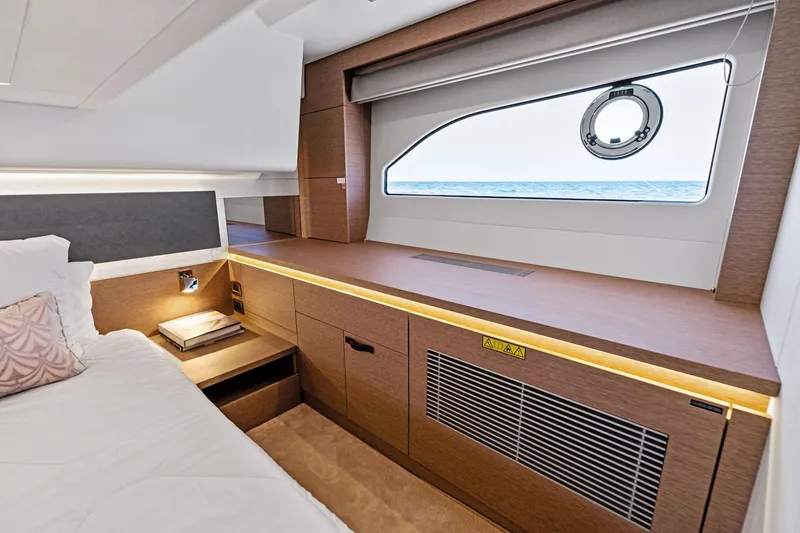 Spirit Led Yacht Photos Pics 2022 Prestige 420 Flybridge- Spirit Led- Master Stateroom
