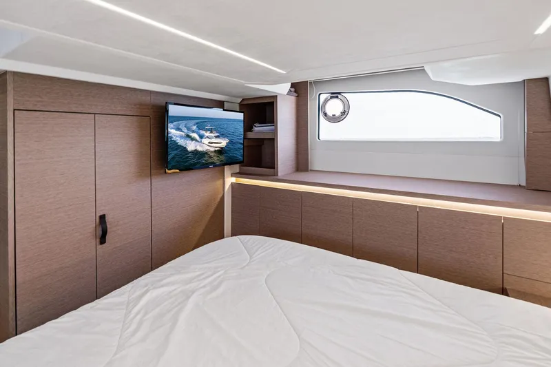 Spirit Led Yacht Photos Pics 2022 Prestige 420 Flybridge- Spirit Led- Master Stateroom