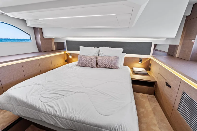 Spirit Led Yacht Photos Pics 2022 Prestige 420 Flybridge- Spirit Led- Master Stateroom