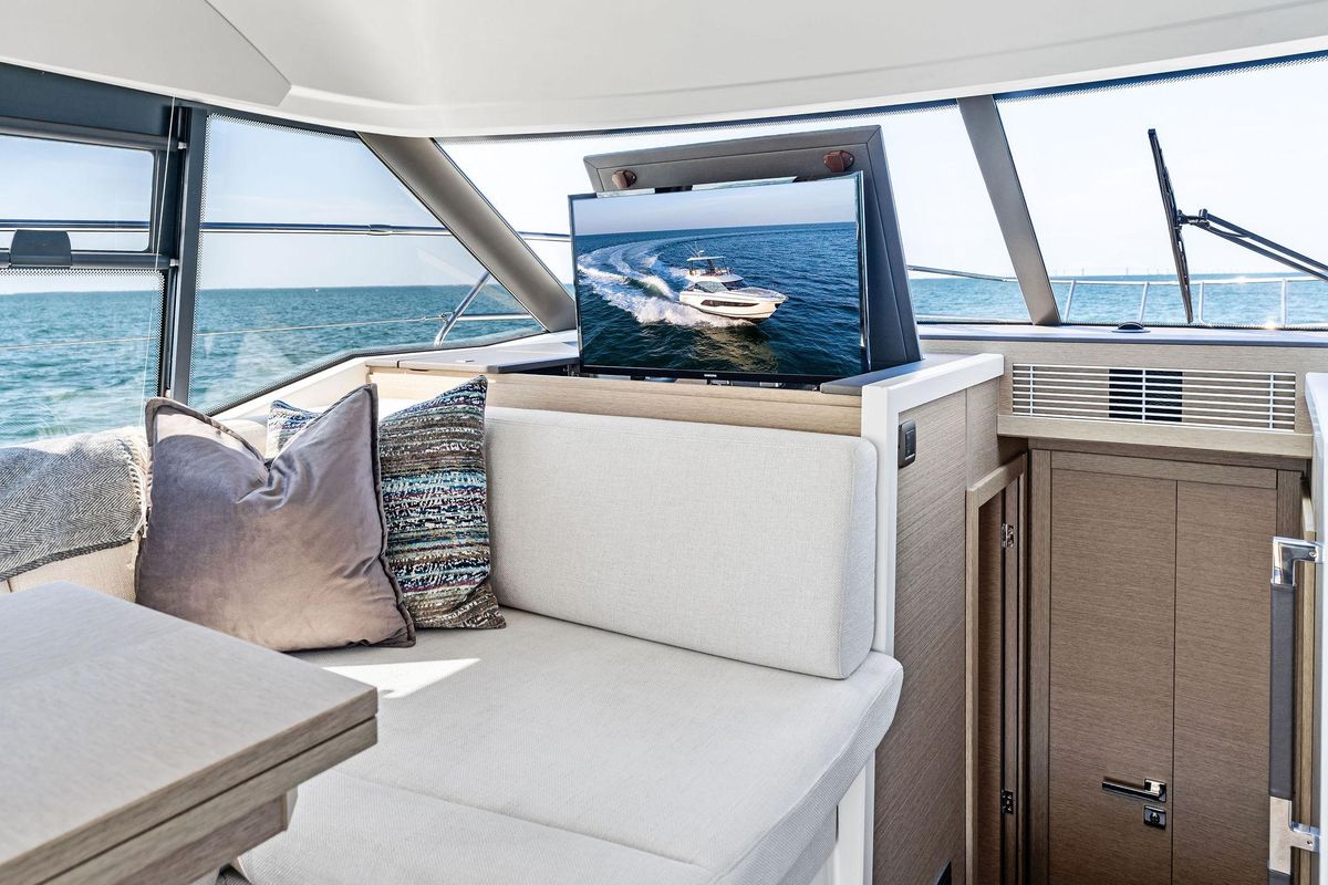 2022 Prestige 42 