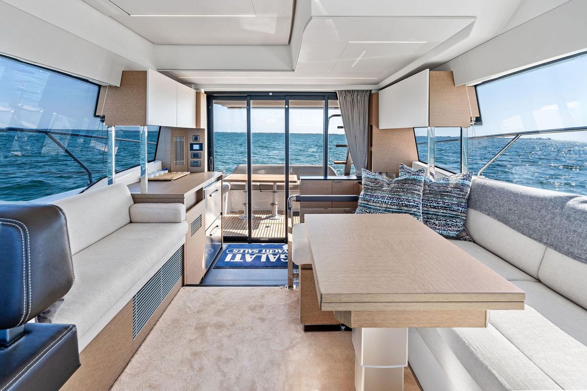 2022 Prestige 42 