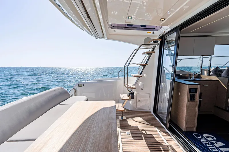 Spirit Led Yacht Photos Pics 2022 Prestige 420 Flybridge- SPIRIT LED- Aft Deck