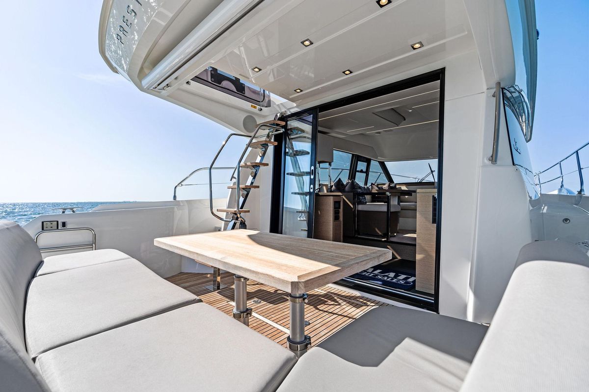 2022 Prestige 42 
