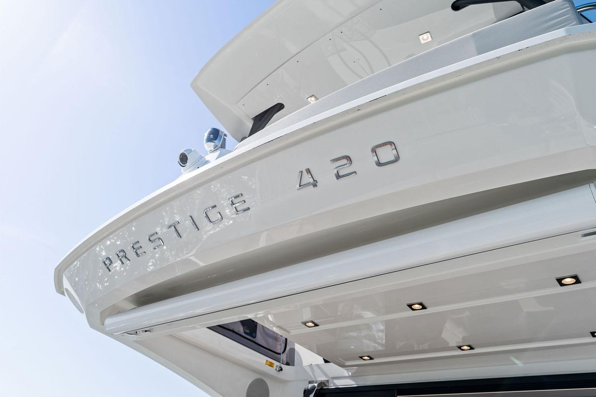 2022 Prestige 42 
