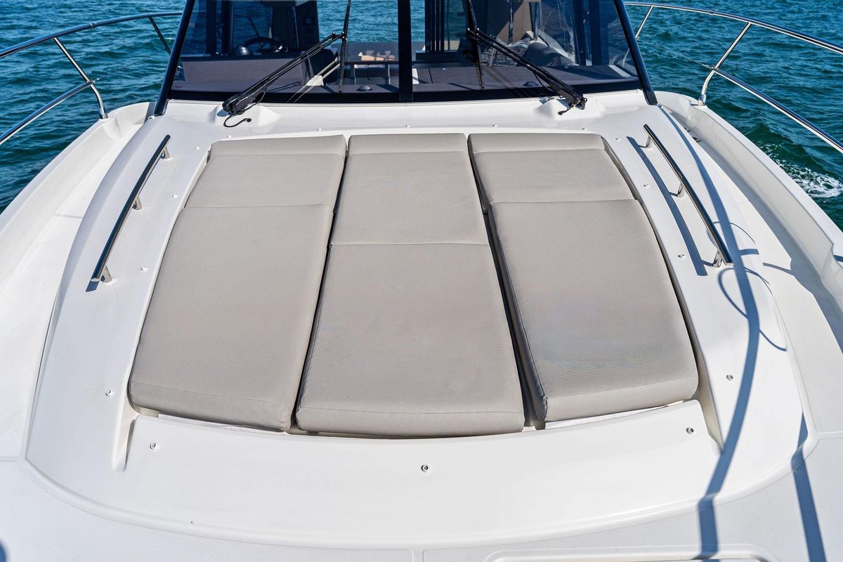 2022 Prestige 42 