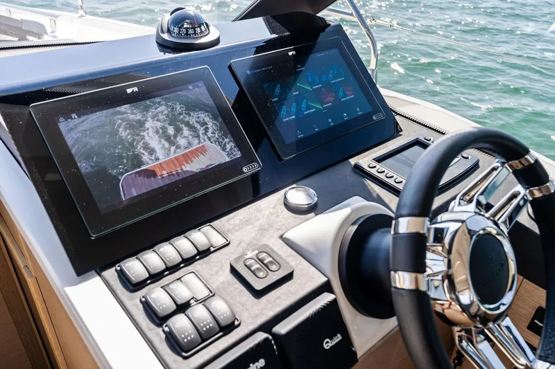 Spirit Led Yacht Photos Pics 2022 Prestige 420 Flybridge- SPIRIT LED-Helm