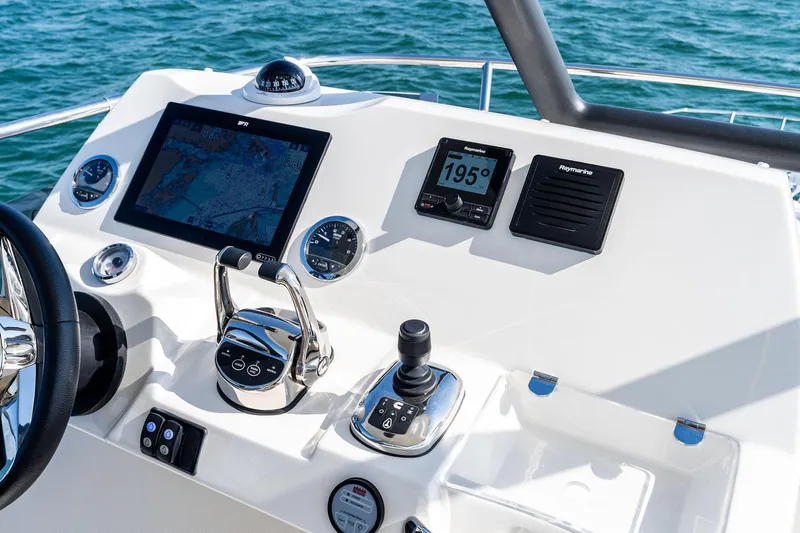 Spirit Led Yacht Photos Pics 2022 Prestige 420 Flybridge- SPIRIT LED- Flybridge Helm