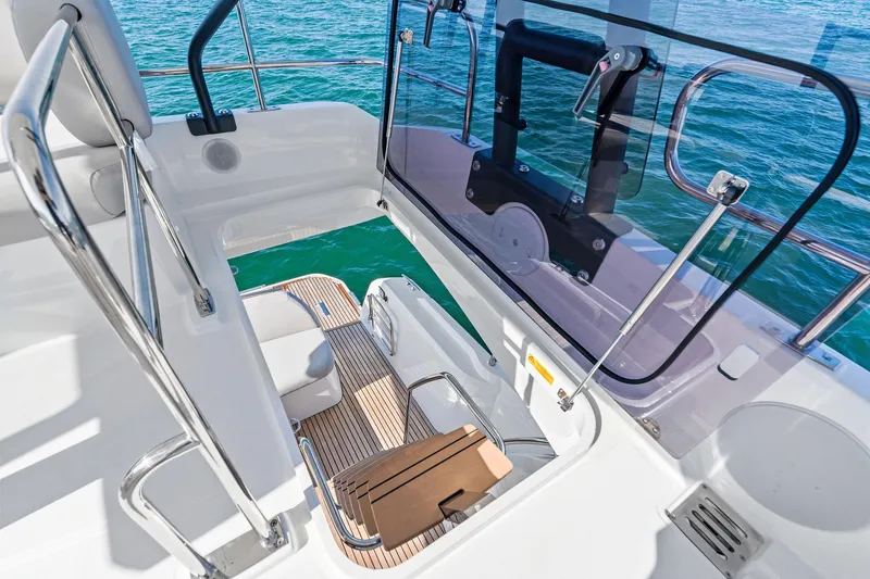 Spirit Led Yacht Photos Pics 2022 Prestige 420 Flybridge- SPIRIT LED- Flybridge Stairs