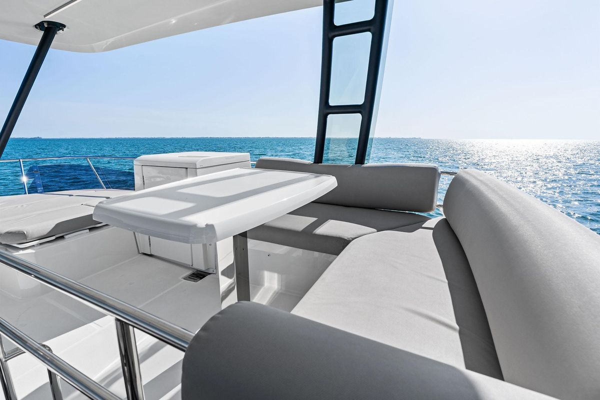 2022 Prestige 42 