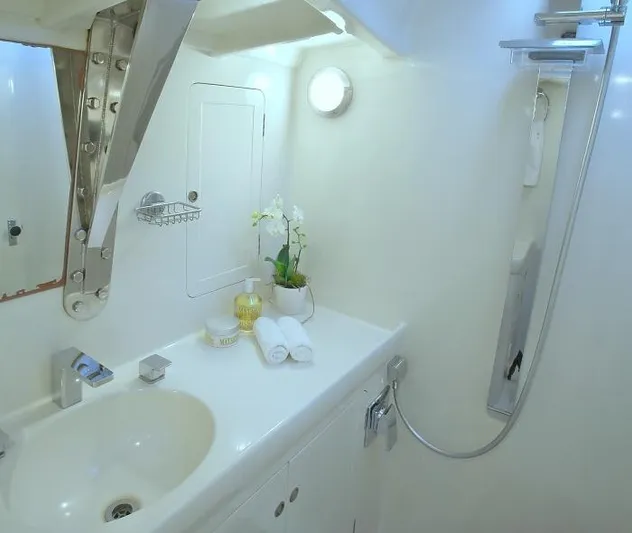 Southern Direction Yacht Photos Pics 