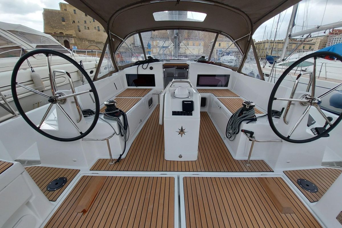 2021 Jeanneau 43 