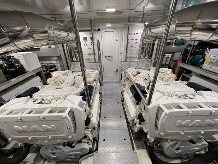 Salve Sol Yacht Photos Pics 