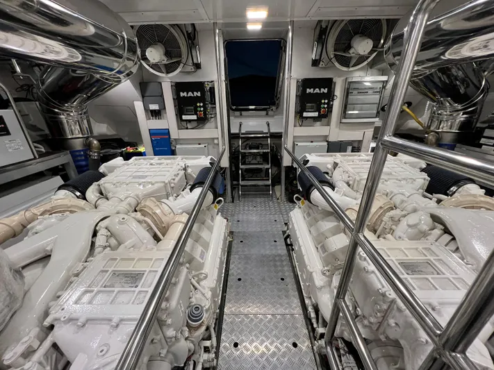 Salve Sol Yacht Photos Pics 