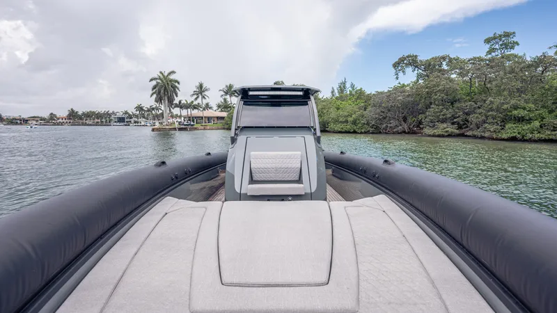 Skipper 38 Twin Mercury 400 Verado - Sunbed Ed. Yacht Photos Pics 