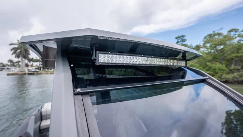 Skipper 38 Twin Mercury 400 Verado - Sunbed Ed. Yacht Photos Pics 