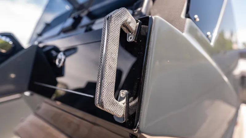 Skipper 38 Twin Mercury 400 Verado - Sunbed Ed. Yacht Photos Pics 