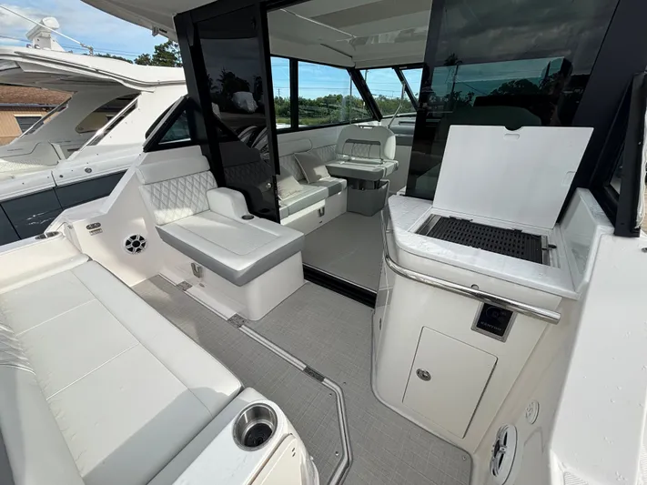  Yacht Photos Pics 2026 REGAL 36 XO - Image 6
