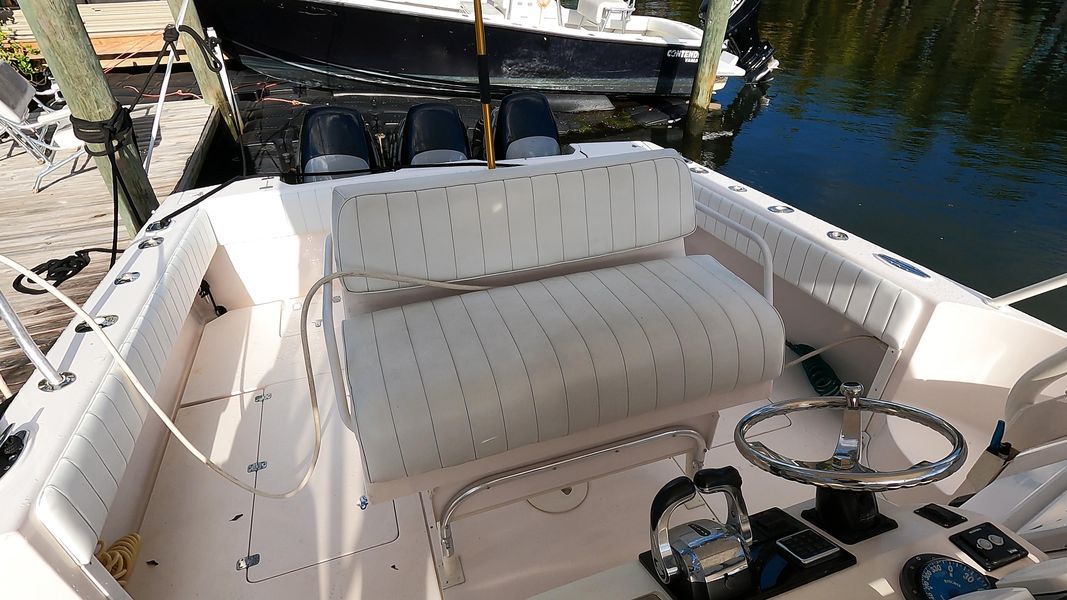 2002 Intrepid 377 Walkaround