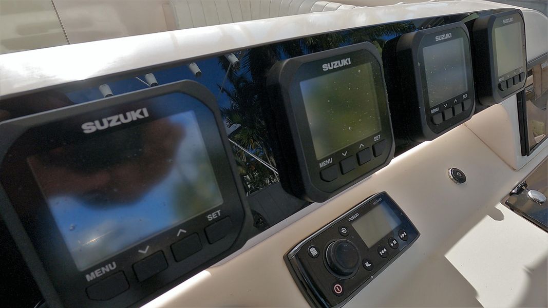2002 Intrepid 377 Walkaround
