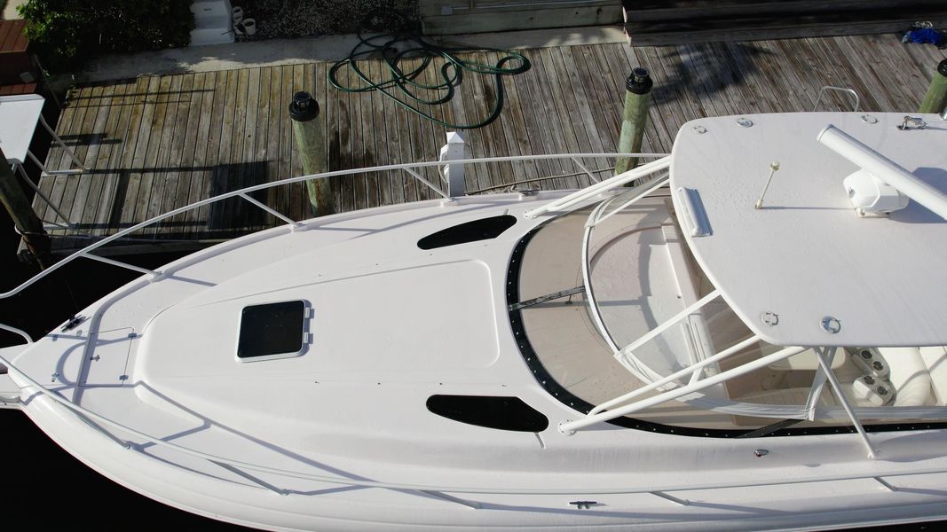 2002 Intrepid 377 Walkaround
