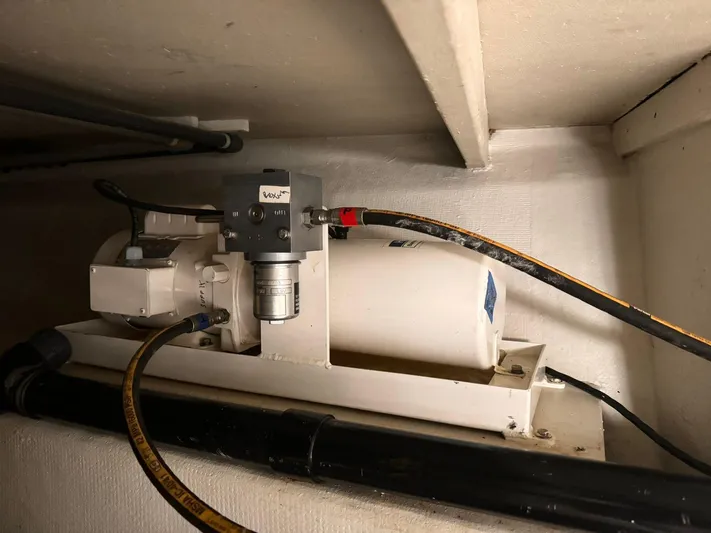 After Midnight Yacht Photos Pics Hydraulic system in a 1994 Knight & Carver Lux SF boat, featuring hoses and components.