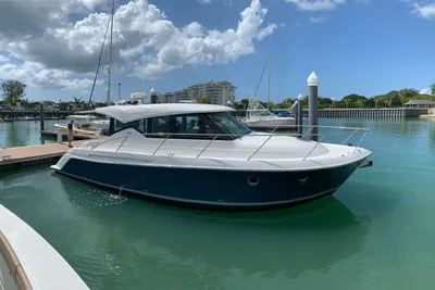 Tiara Yachts C39 Coupe