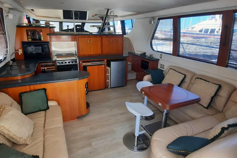  Yacht Photos Pics Luxurious interior of a 2000 Carver 530 Voyager Pilothouse yacht with modern amenities.