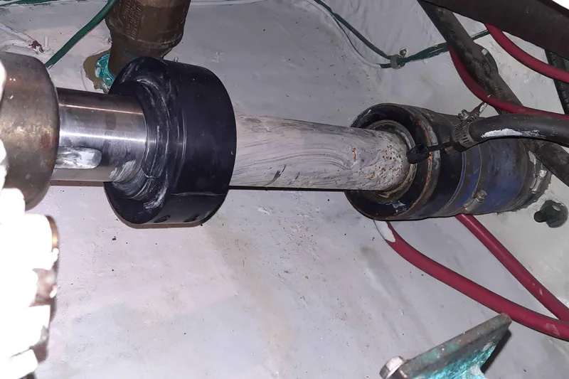  Yacht Photos Pics 2000 Carver 530 Voyager Pilothouse engine room with visible shaft and components.