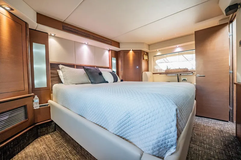 No Shoes Yacht Photos Pics Luxurious bedroom interior of 2013 Sea Ray 580 Sundancer yacht with modern design.