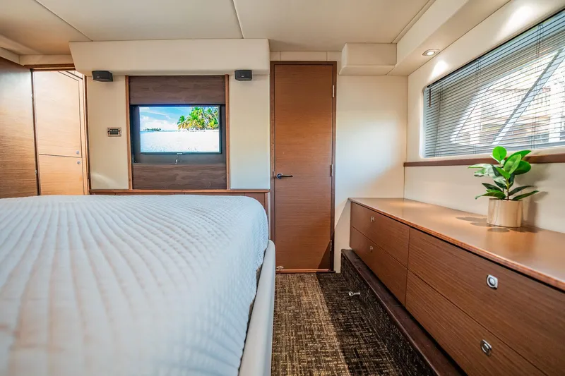 No Shoes Yacht Photos Pics Luxurious cabin interior of 2013 Sea Ray 580 Sundancer yacht with modern furnishings.