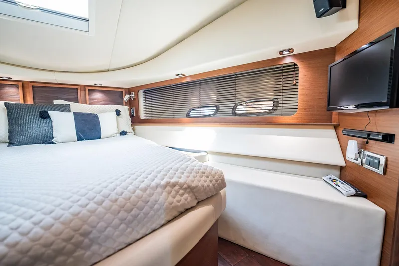 No Shoes Yacht Photos Pics Luxurious cabin interior of 2013 Sea Ray 580 Sundancer yacht with modern amenities.