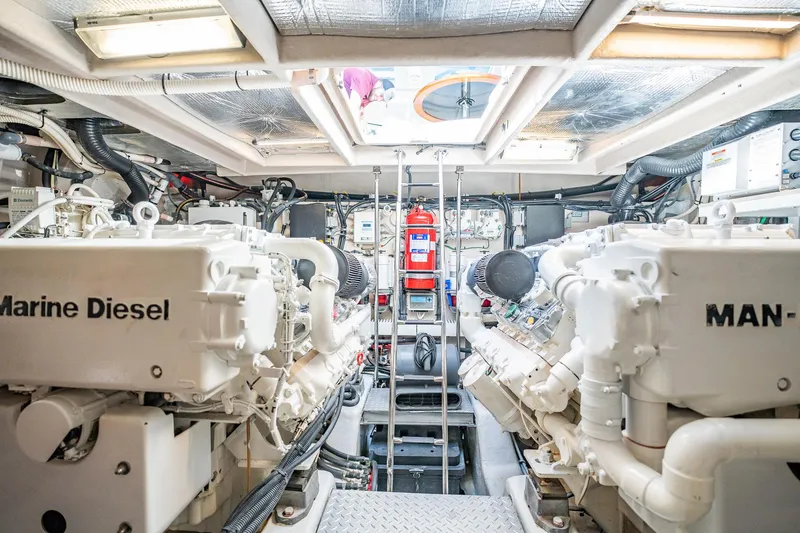 No Shoes Yacht Photos Pics 