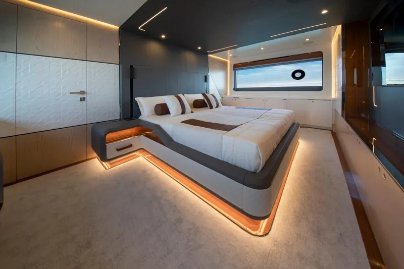 Yachting Conseil Yacht Photos Pics Astondoa Ax8