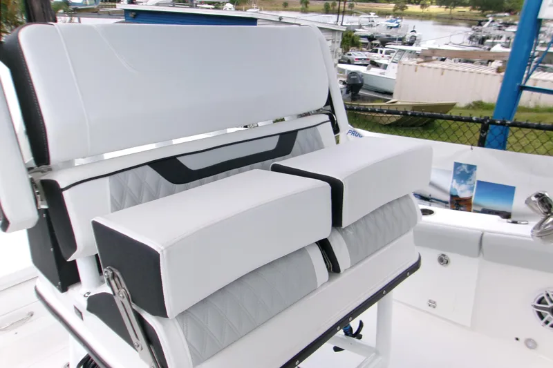 Yacht Photos Pics 2026 Blackfin 262 HB boat seating with white upholstery and modern design.