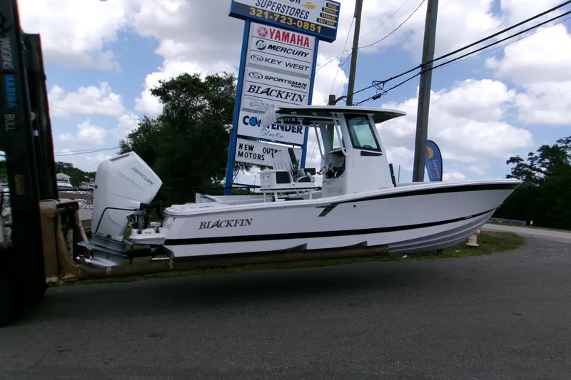  Yacht Photos Pics 2026 Blackfin 262 HB boat displayed outdoors with Mercury engine, under a clear sky.