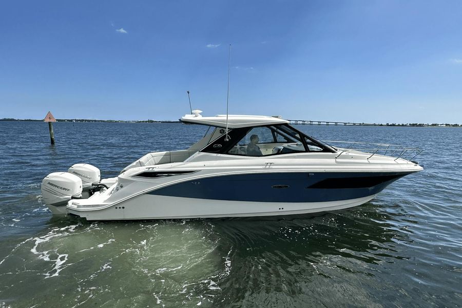 2021 Sea Ray Sundancer 320 OB