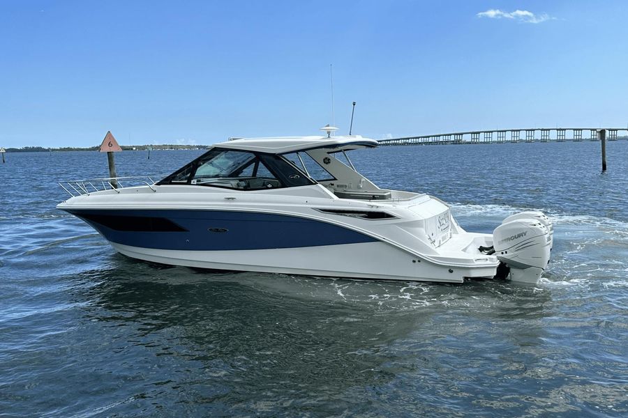 2021 Sea Ray Sundancer 320 OB