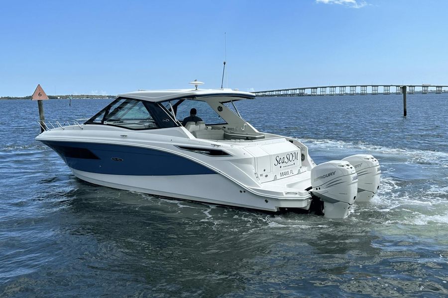 2021 Sea Ray Sundancer 320 OB