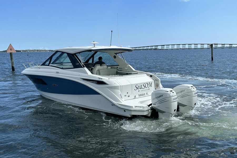 2021 Sea Ray Sundancer 320 OB