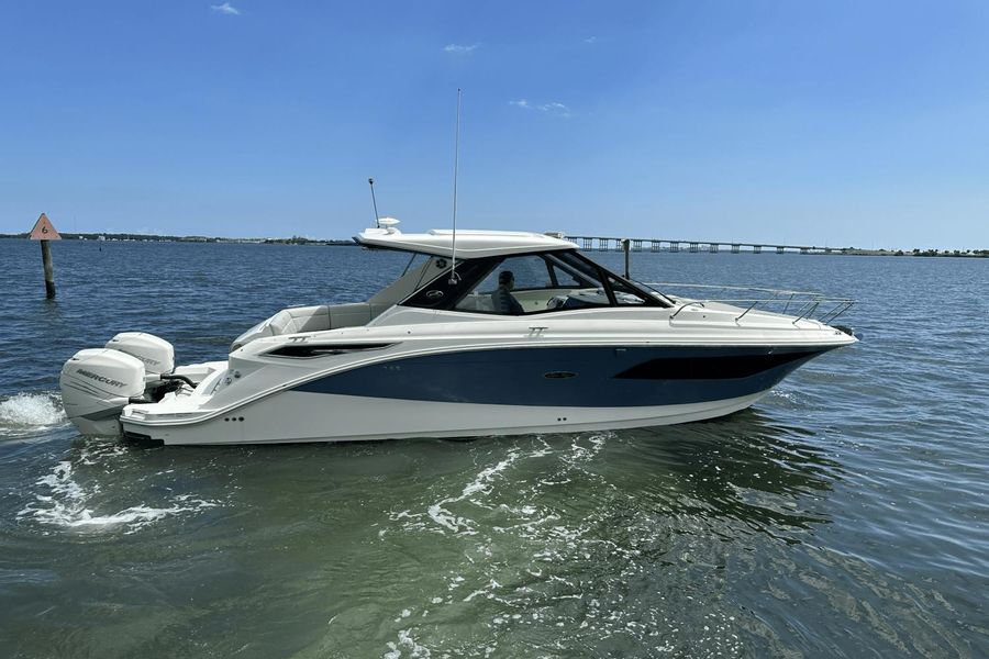 2021 Sea Ray Sundancer 320 OB