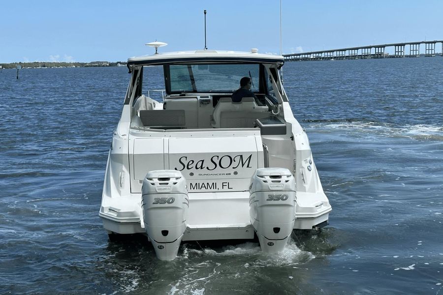 2021 Sea Ray Sundancer 320 OB