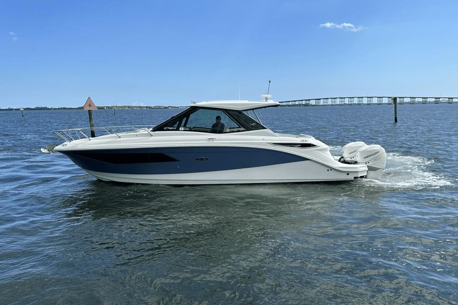 2021 Sea Ray Sundancer 320 OB