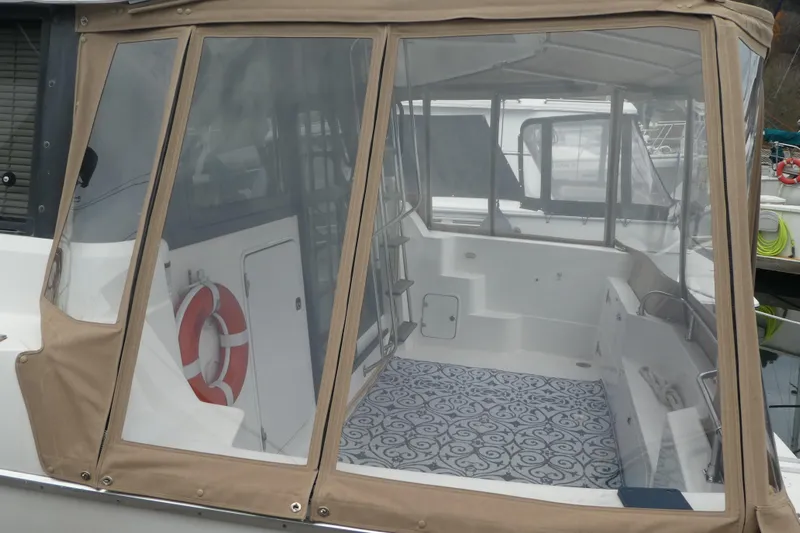  Yacht Photos Pics 1994 Bayliner 4388 Motor Yacht with enclosed deck and patterned flooring.