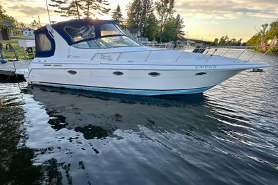 Cruisers Yachts 3375 Express