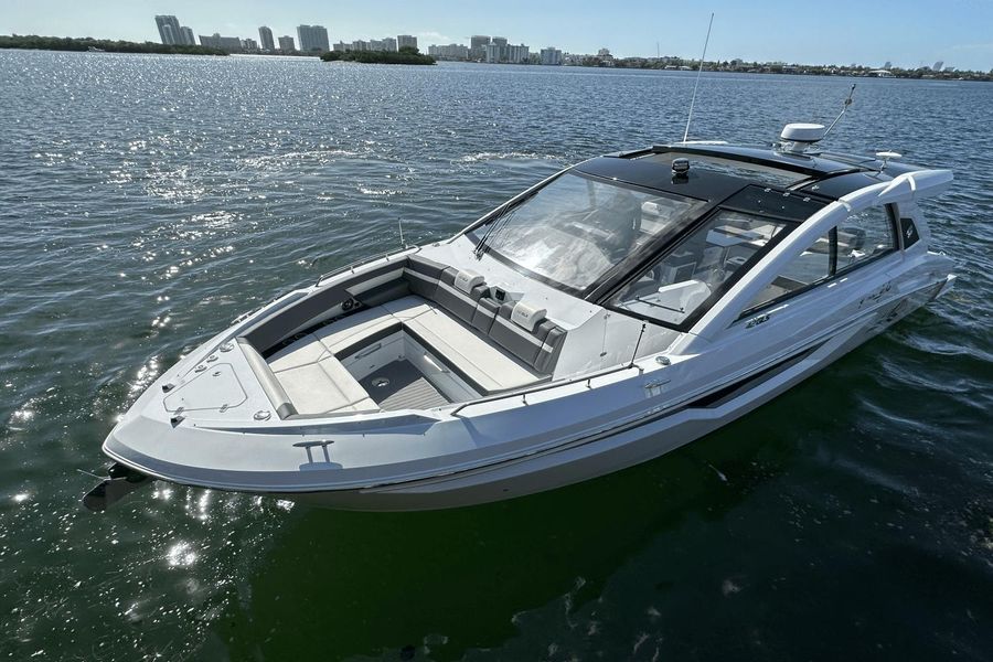 2021 Cruisers Yachts 42 GLS-OB