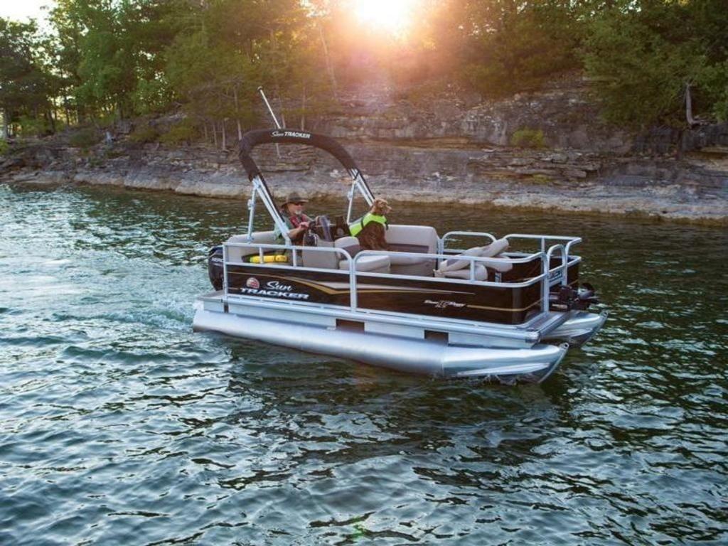 2022 Sun Tracker Bass Buggy 16 DLX